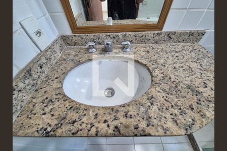 Casa de condomínio para alugar com 220m², 4 quartos e 4 vagasBanheiro da Suíte 4