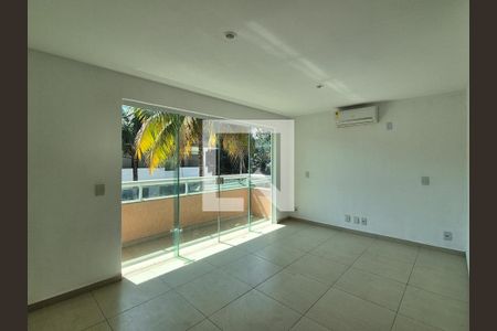 Casa de condomínio para alugar com 220m², 4 quartos e 4 vagasSuíte 2