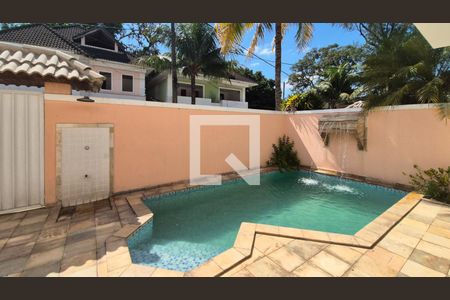 Casa de condomínio para alugar com 220m², 4 quartos e 4 vagasÁrea externa