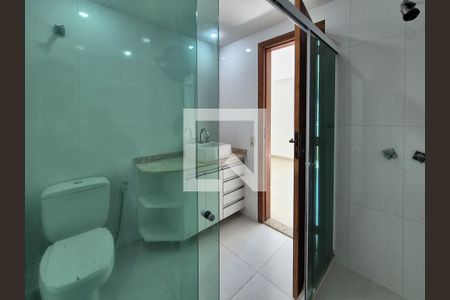 Casa de condomínio para alugar com 220m², 4 quartos e 4 vagasBanheiro da Suíte 2