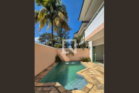 Casa de condomínio para alugar com 220m², 4 quartos e 4 vagasÁrea externa