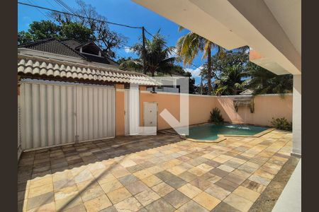 Casa de condomínio para alugar com 220m², 4 quartos e 4 vagasÁrea externa