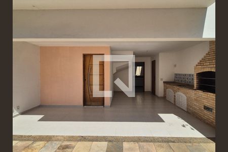 Casa de condomínio para alugar com 220m², 4 quartos e 4 vagasVaranda gourmet