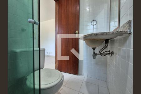 Casa de condomínio para alugar com 220m², 4 quartos e 4 vagasBanheiro da Suíte 4