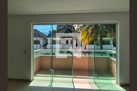 Casa de condomínio para alugar com 220m², 4 quartos e 4 vagasVaranda da Suíte 2