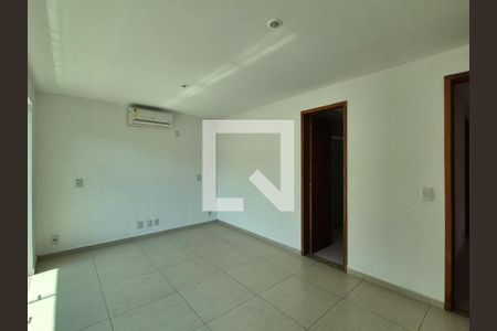 Casa de condomínio para alugar com 220m², 4 quartos e 4 vagasSuíte 2