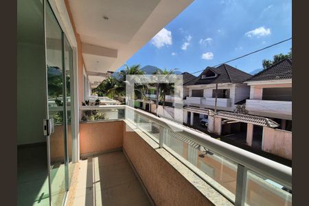 Casa de condomínio para alugar com 220m², 4 quartos e 4 vagasVaranda da Suíte 2