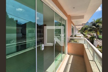 Casa de condomínio para alugar com 220m², 4 quartos e 4 vagasVaranda da Suíte 2