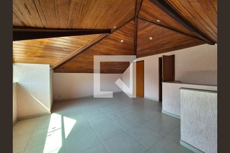 Casa de condomínio para alugar com 220m², 4 quartos e 4 vagasSótão