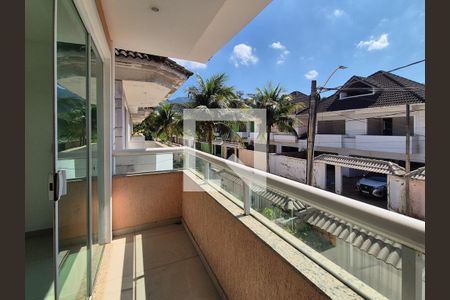 Casa de condomínio para alugar com 220m², 4 quartos e 4 vagasVaranda da suite 1