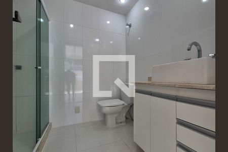 Casa de condomínio para alugar com 220m², 4 quartos e 4 vagasBanheiro da Suíte 2