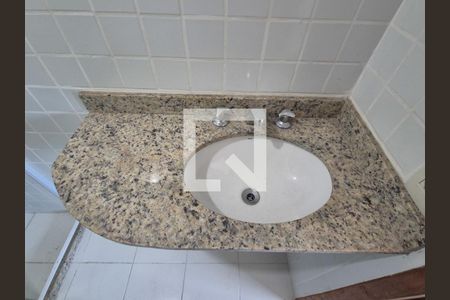 Casa de condomínio para alugar com 220m², 4 quartos e 4 vagasBanheiro da Suíte 3