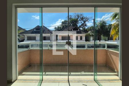 Casa de condomínio para alugar com 220m², 4 quartos e 4 vagasVaranda da suite 1