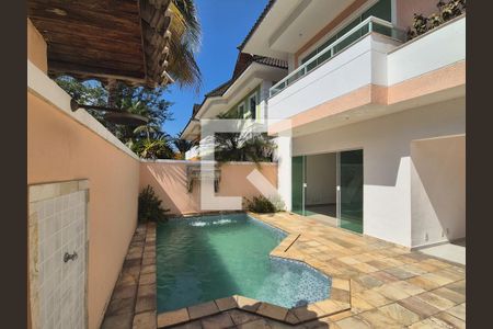 Casa de condomínio para alugar com 220m², 4 quartos e 4 vagasÁrea externa