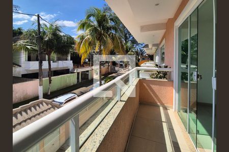 Casa de condomínio para alugar com 220m², 4 quartos e 4 vagasVaranda da suite 1