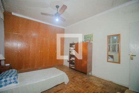 Casa à venda com 411m², 5 quartos e 4 vagas Casa à venda com 411m², 5 quartos e 4 vagasQuarto 1