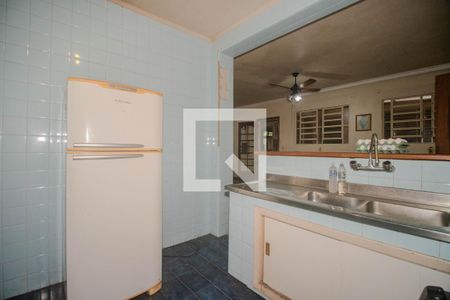 Casa à venda com 411m², 5 quartos e 4 vagas Casa à venda com 411m², 5 quartos e 4 vagasCozinha