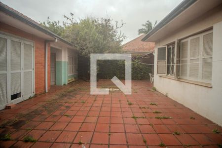 Casa à venda com 411m², 5 quartos e 4 vagas Casa à venda com 411m², 5 quartos e 4 vagasPátio