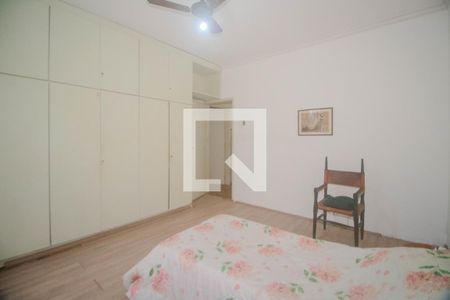 Casa à venda com 411m², 5 quartos e 4 vagas Casa à venda com 411m², 5 quartos e 4 vagasQuarto 4