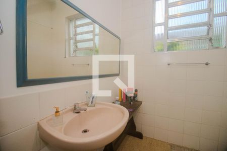 Casa à venda com 411m², 5 quartos e 4 vagas Casa à venda com 411m², 5 quartos e 4 vagasBanheiro 2