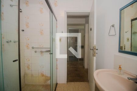 Casa à venda com 411m², 5 quartos e 4 vagas Casa à venda com 411m², 5 quartos e 4 vagasBanheiro 2