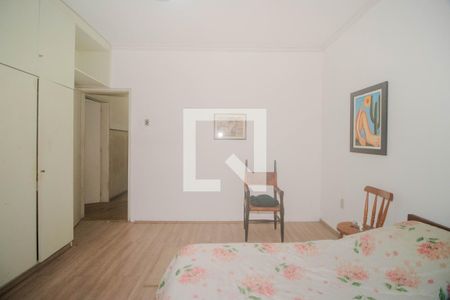 Casa à venda com 411m², 5 quartos e 4 vagas Casa à venda com 411m², 5 quartos e 4 vagasQuarto 4