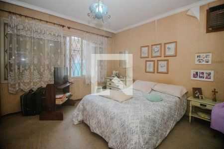 Casa à venda com 411m², 5 quartos e 4 vagas Casa à venda com 411m², 5 quartos e 4 vagasQuarto 6