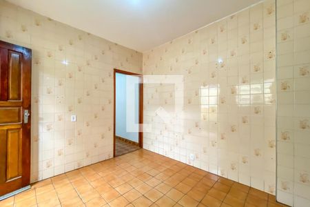 Casa à venda com 320m², 3 quartos e 2 vagas Casa à venda com 320m², 3 quartos e 2 vagasCozinha Casa 2