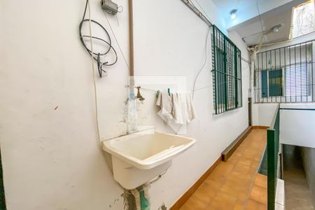 Casa à venda com 320m², 3 quartos e 2 vagas Casa à venda com 320m², 3 quartos e 2 vagasÁrea de Serviço Edícula