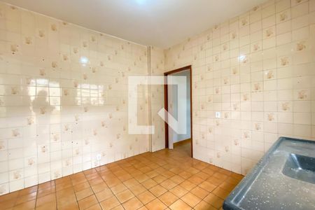 Casa à venda com 320m², 3 quartos e 2 vagas Casa à venda com 320m², 3 quartos e 2 vagasCozinha Casa 2