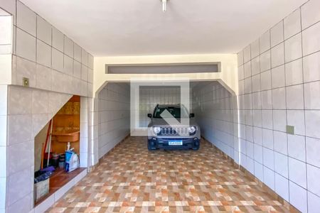 Casa à venda com 320m², 3 quartos e 2 vagas Casa à venda com 320m², 3 quartos e 2 vagasGaragem