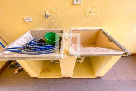 Casa à venda com 320m², 3 quartos e 2 vagas Casa à venda com 320m², 3 quartos e 2 vagasÁrea de Serviço Casa 2