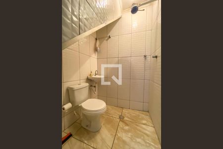 Casa à venda com 320m², 3 quartos e 2 vagas Casa à venda com 320m², 3 quartos e 2 vagasBanheiro de Serviço