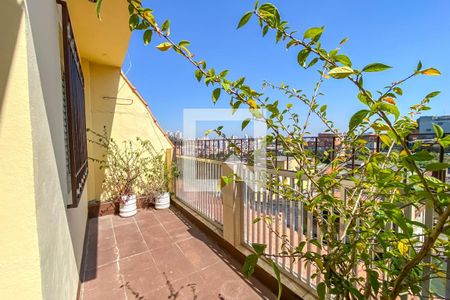 Casa à venda com 320m², 3 quartos e 2 vagas Casa à venda com 320m², 3 quartos e 2 vagasÁrea de Serviço Casa 2