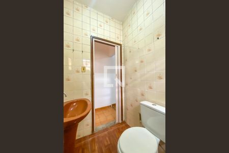 Casa à venda com 320m², 3 quartos e 2 vagas Casa à venda com 320m², 3 quartos e 2 vagasBanheiro Casa 2