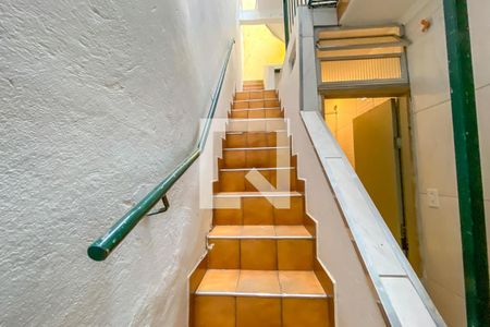 Casa à venda com 320m², 3 quartos e 2 vagas Casa à venda com 320m², 3 quartos e 2 vagasEscada