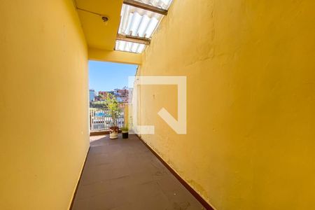 Casa à venda com 320m², 3 quartos e 2 vagas Casa à venda com 320m², 3 quartos e 2 vagasÁrea de Serviço Casa 2