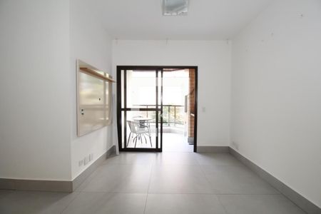 Sala de apartamento para alugar com 3 quartos, 78m² em Vila Suzana, São Paulo