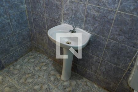 Casa à venda com 45m², 2 quartos e 1 vaga Casa à venda com 45m², 2 quartos e 1 vagaBanheiro