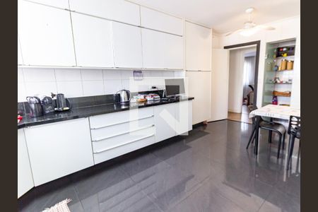 Apartamento à venda com 184m², 2 quartos e 2 vagasCozinha