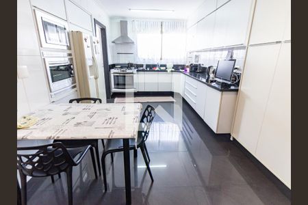 Apartamento à venda com 184m², 2 quartos e 2 vagasCozinha