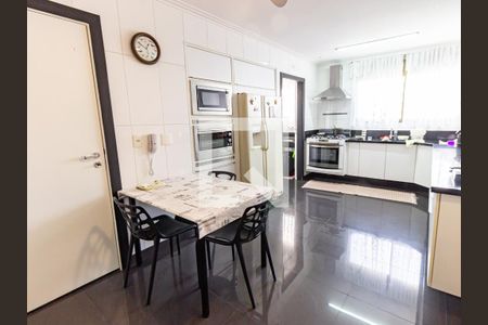Apartamento à venda com 184m², 2 quartos e 2 vagasCozinha