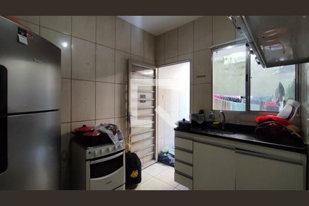 Casa à venda com 70m², 2 quartos e 2 vagasCozinha 