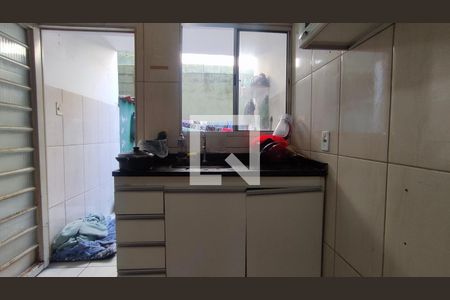 Casa à venda com 70m², 2 quartos e 2 vagasCozinha 
