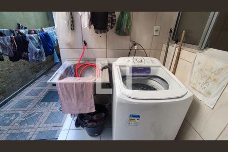 Casa à venda com 70m², 2 quartos e 2 vagasÁrea serviço 