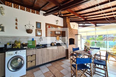 Casa à venda com 200m², 3 quartos e 2 vagasÁrea de Serviço e churrasqueira