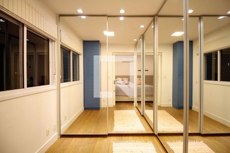 Apartamento para alugar com 64m², 2 quartos e 1 vaga Apartamento para alugar com 64m², 2 quartos e 1 vagaCloset da Suíte