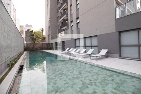 Apartamento à venda com 210m², 4 quartos e 3 vagas Apartamento à venda com 210m², 4 quartos e 3 vagasÁrea comum - Piscina