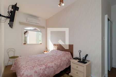 Casa à venda com 240m², 5 quartos e 3 vagas Casa à venda com 240m², 5 quartos e 3 vagasQuarto 3 - Suíte