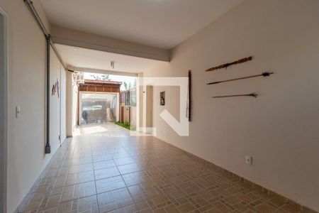 Casa à venda com 240m², 5 quartos e 3 vagas Casa à venda com 240m², 5 quartos e 3 vagasGaragem